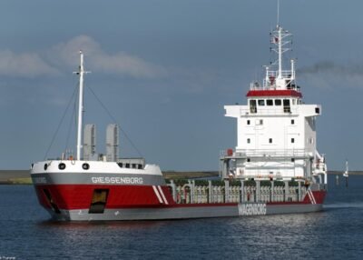 Giessenborg arriving in Delfzijl, 04-07-2010