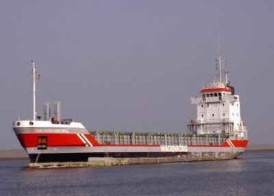 Giessenborg arriving in Delfzijl, 03-01-2002