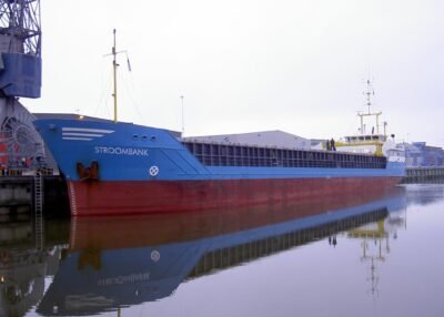 Stroombank moored at Handelskade Oost in Delfzijl, 04-01-2002