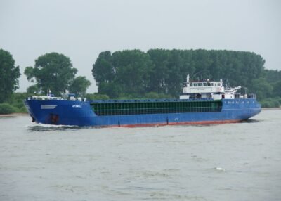 A. P. Smile on river Rhine passing Lobith, 25-07-2005