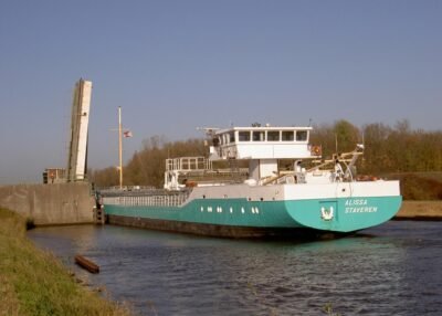 Alissa passing the railroad bridge in A.G. Wildervanckkanaal in Zuidbroek, 07-11-2003