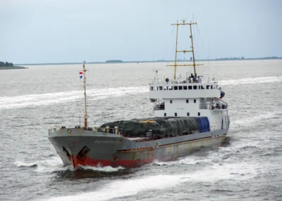 Baltiyskiy-108 on river Eems, 05-07-2005