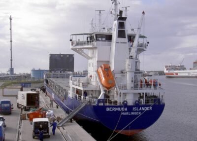 Bermuda Islander in Harlingen, 08-10-2004