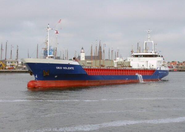Deo Volente leaving Harlingen, 17-06-2005