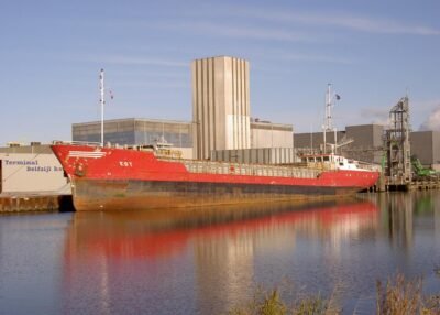 Est moored at Wijnne Barends Terminal in Delfzijl, 07-11-2004