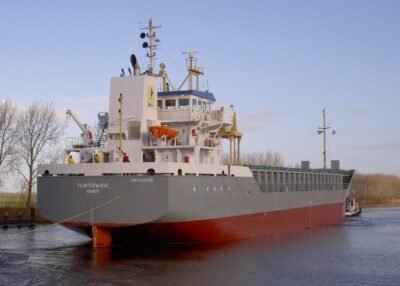 Flinterwave in the Eemskanaal passing Woltersum, 23-11-2004