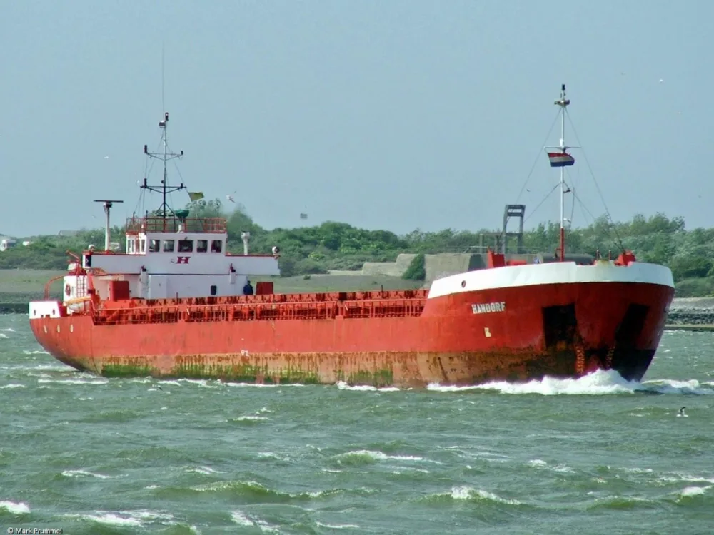 Handorf on the New Waterway passing Hook of Holland, 28-05-2005
