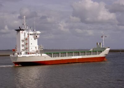 Ida Rambow in the Zeehavenkanaal in Delfzijl, 27-08-2003