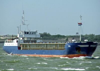 Ina on the New Waterway passing Hook of Holland, 28-05-2005