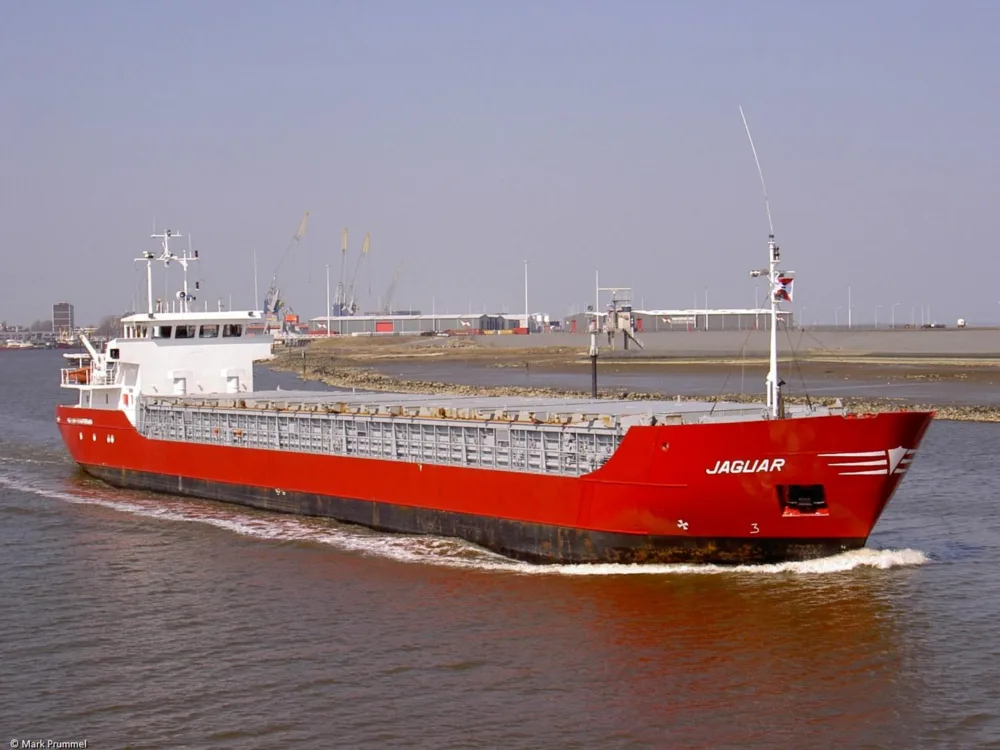 Jaguar leaving Delfzijl, 03-04-2005