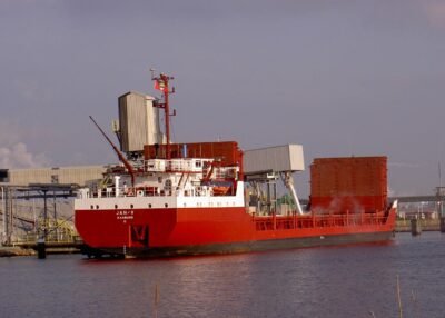 Jan-V loading at Akzo in Delfzijl, 07-03-2004