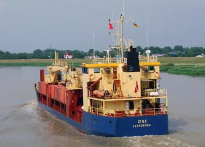 Lynx on river Ems passing Leer, 24-07-2006