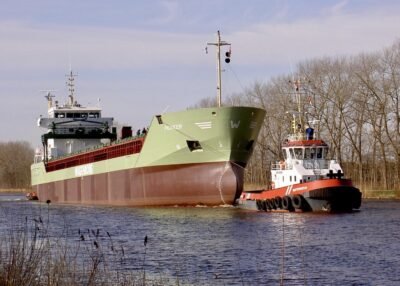 Pioneer in the Eemskanaal passing Ruischerbrug, 28-02-2005