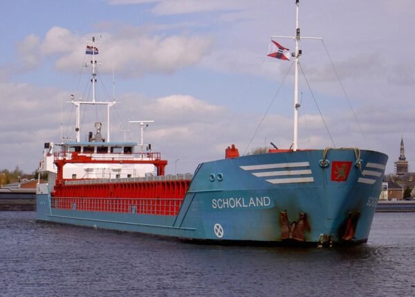 Schokland at the Eemskanaal in Delfzijl, 19-04-2004