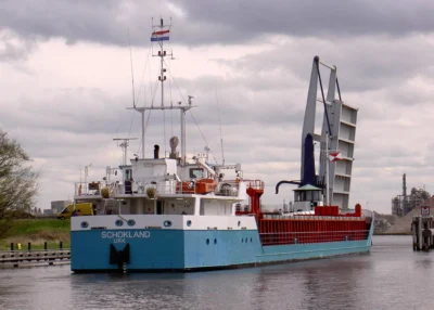 Schokland at the Eemskanaal in Delfzijl, 19-04-2004