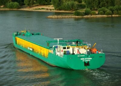 See-Stern on river Waal passing Nijmegen, 01-08-2005