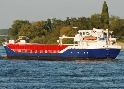 Aldebaran on river Waal passing Nijmegen, 21-04-2009