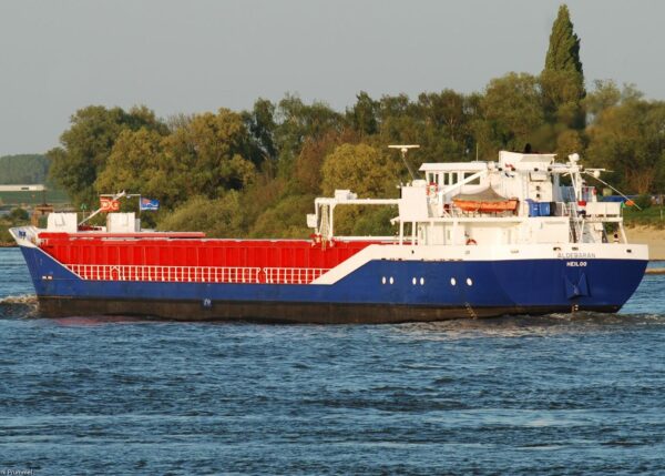 Aldebaran on river Waal passing Nijmegen, 21-04-2009