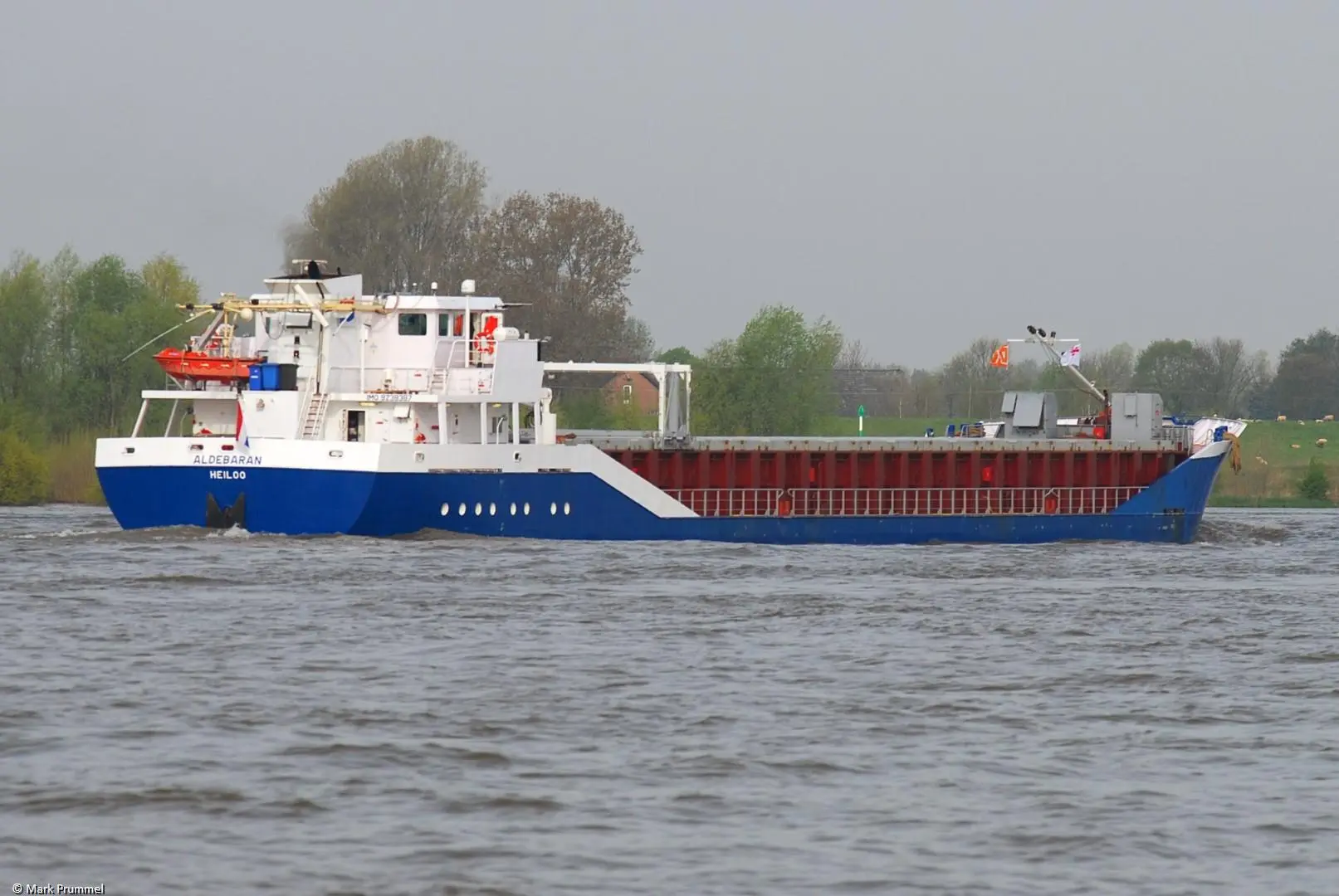 Aldebaran on river Rhine passing Tolkamer, 27-04-2008