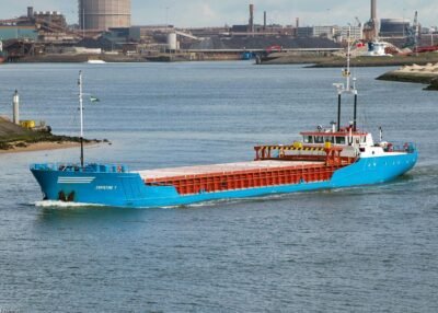 Christine Y outbound IJmuiden, 07-04-2007