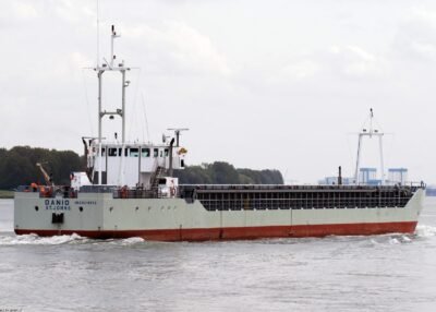 Danio passing Rozenburg, 02-05-2008