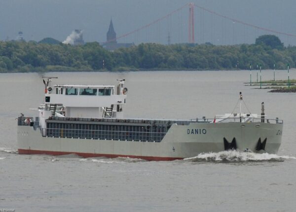 Danio on river Rhine passing Tolkamer, 23-07-2008