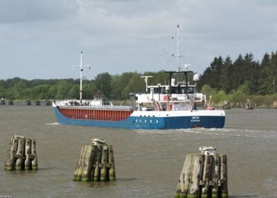Derk in Kiel Canal passing Breiholz, 17-05-2015