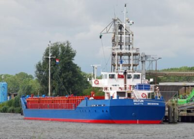 Dolfijn moored in Delfzijl, 02-09-2007