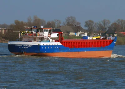 Eems Trader on river Rhine passing Millingen, 31-03-2009