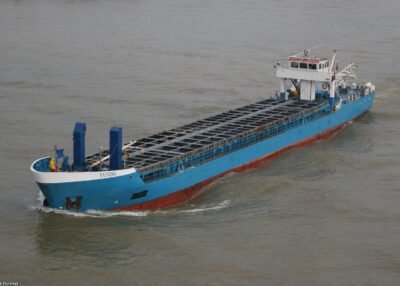 Fundo on river Rhine passing Emmerich, 27-09-2006