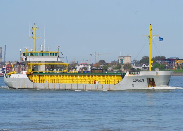 Geminus passing Rozenburg, 02-05-2008