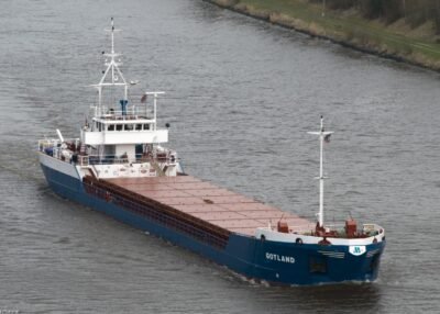 Gotland in Kiel Canal passing Grünenthal, 03-04-2010