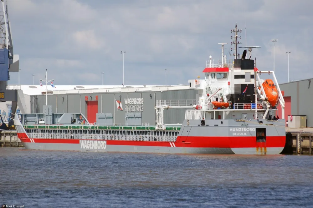 Hunzeborg moored at Handelskade Oost in Delfzijl, 17-05-2007