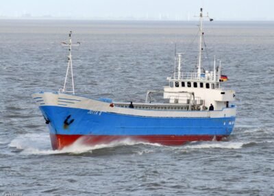 Jutta B passing Cuxhaven, 08-09-2007