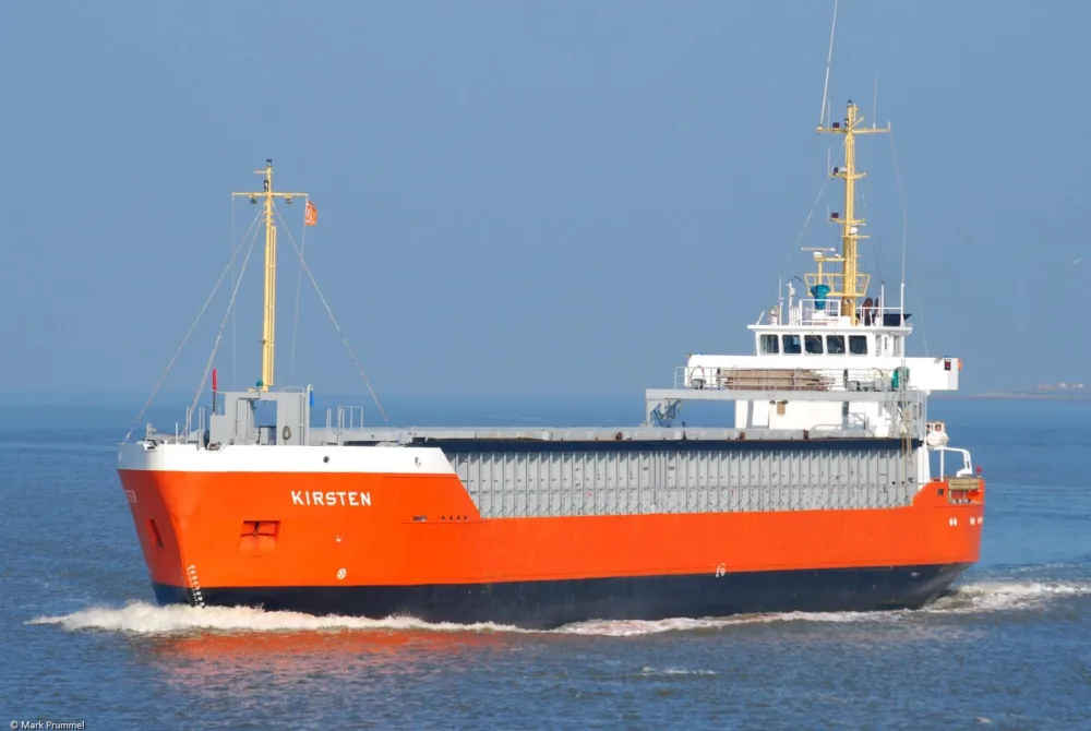 Kirsten on river Eems bound for Delfzijl, 06-10-2007