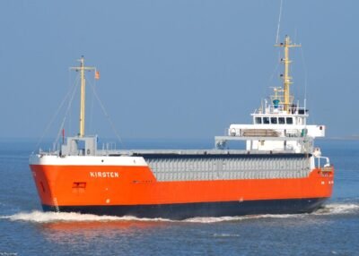 Kirsten on river Eems bound for Delfzijl, 06-10-2007