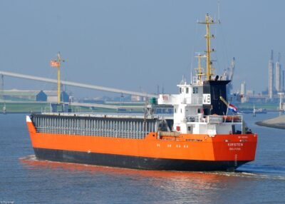 Kirsten on river Eems bound for Delfzijl, 06-10-2007
