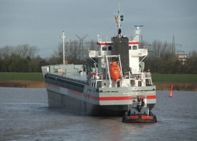Maasborg on river Ems underway from Leer to Delfzijl, 14-11-2005