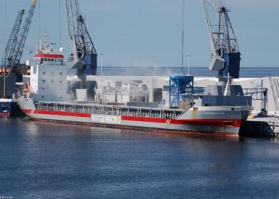 Marneborg moored at Handelskade Oost in Delfzijl, 17-07-2006