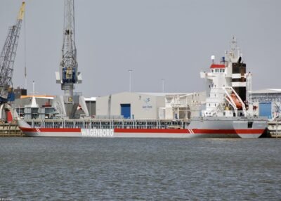 Medemborg moored at Handelskade Oost in Delfzijl, 18-06-2006
