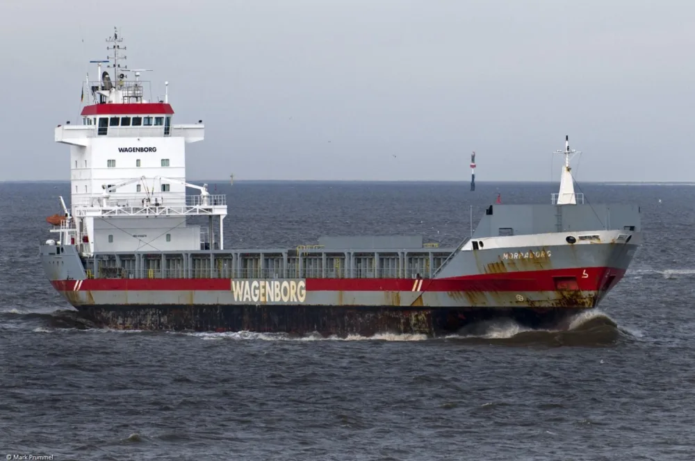 Morraborg passing Cuxhaven, 12-02-2011