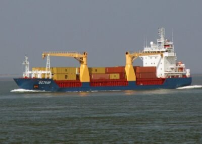 Ostkap on river Scheldt passing Terneuzen, 17-08-2005