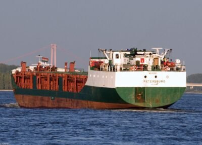 Petersburg on the river Rhine passing Tolkamer, 19-05-2010