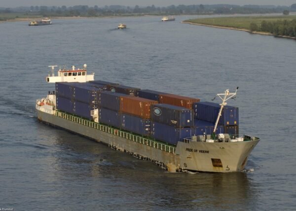 Pride of Veere on river Rhine passing Emmerich, 07-05-2009