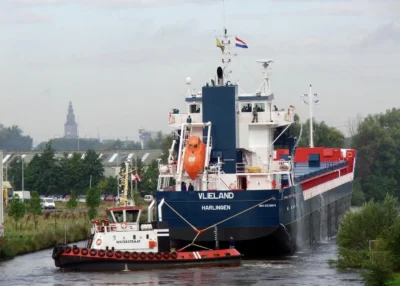 Terschelling passing Groningen underway from Westerbroek to Delfzijl, 26-09-2005