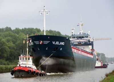 Terschelling passing Waterhuizen underway from Westerbroek to Delfzijl, 26-09-2005
