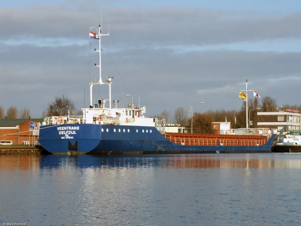 Veentrans in Delfzijl, 25-12-2005