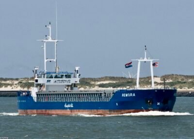Remora passing Hook of Holland, 26-06-2010