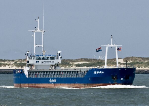 Remora passing Hook of Holland, 26-06-2010