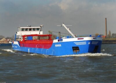 Aquarius on river Rhine passing Spijk, 11-02-2009